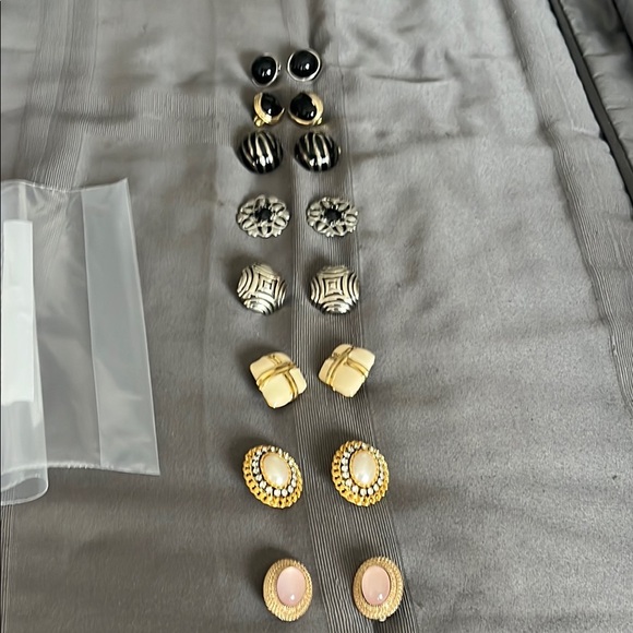 Accessories - Clip on earrings a set of eight